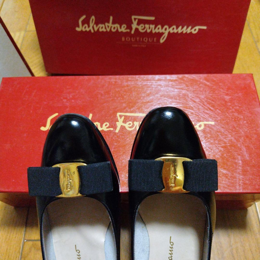 Salvatore Ferragamo 定番ヴァラ 黒23.5cm　Oku