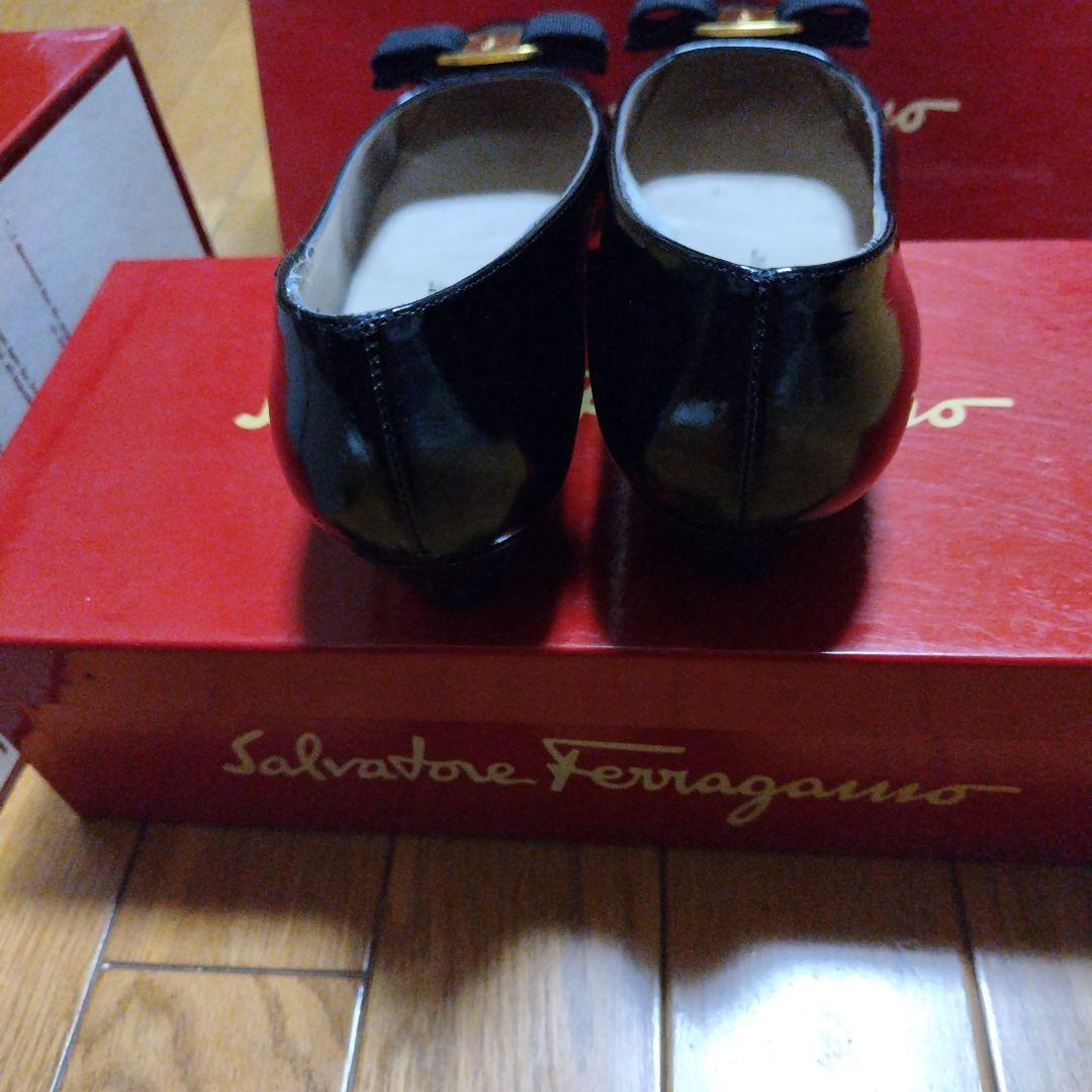 Salvatore Ferragamo 定番ヴァラ 黒23.5cm　Oku