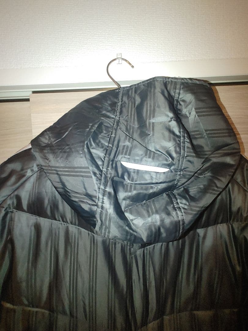 adidas　ダウンコート　XOサイズ ブラック×シルバーライン