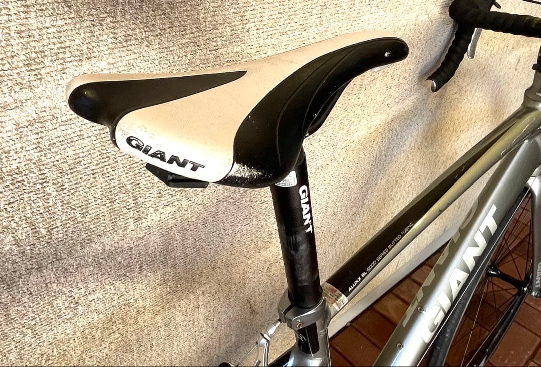 引取歓迎　GIANT DEFY3 Sサイズ(165〜180cm)ダークグレー