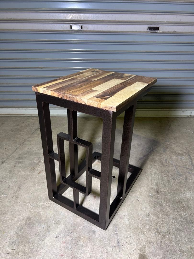 ASE デザイン性を重視したサイドテーブル　粉体塗装を施した他にはないカラー