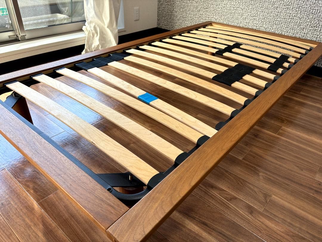 無印良品 木製シングルベッドフレーム (1本割れており特価販売)