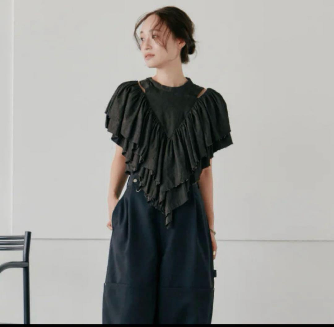 トップス Hella volume ruffle tops