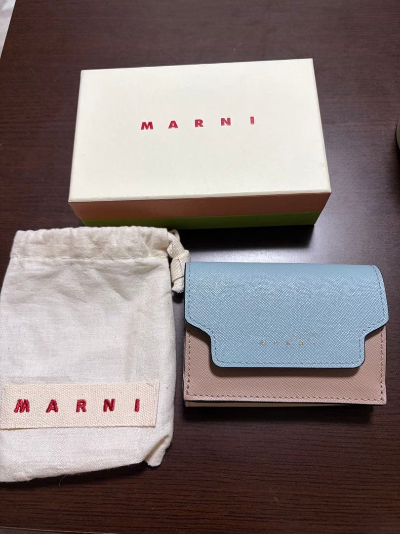 MARNI 財布　水色