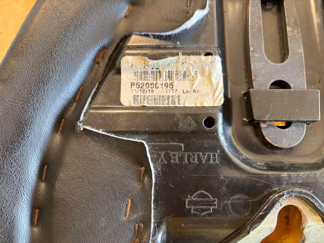 ハーレー　スポーツスター　純正シート XL883N アイアン