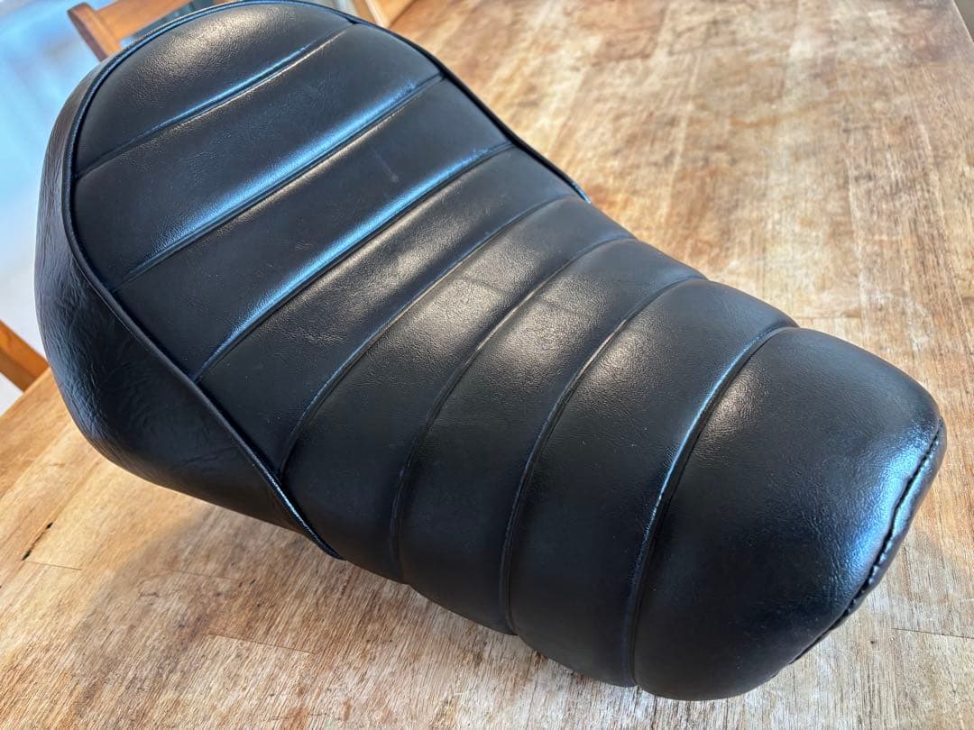 ハーレー　スポーツスター　純正シート XL883N アイアン