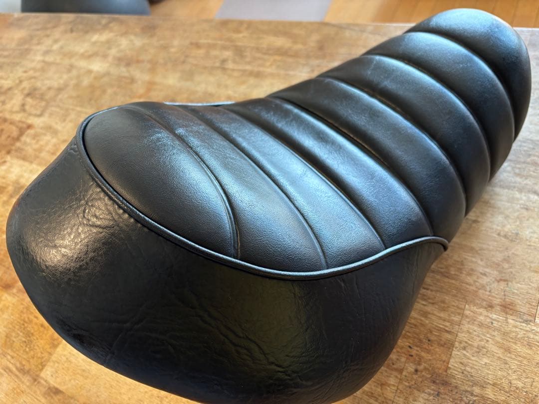 ハーレー　スポーツスター　純正シート XL883N アイアン