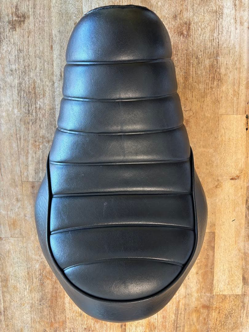 ハーレー　スポーツスター　純正シート XL883N アイアン