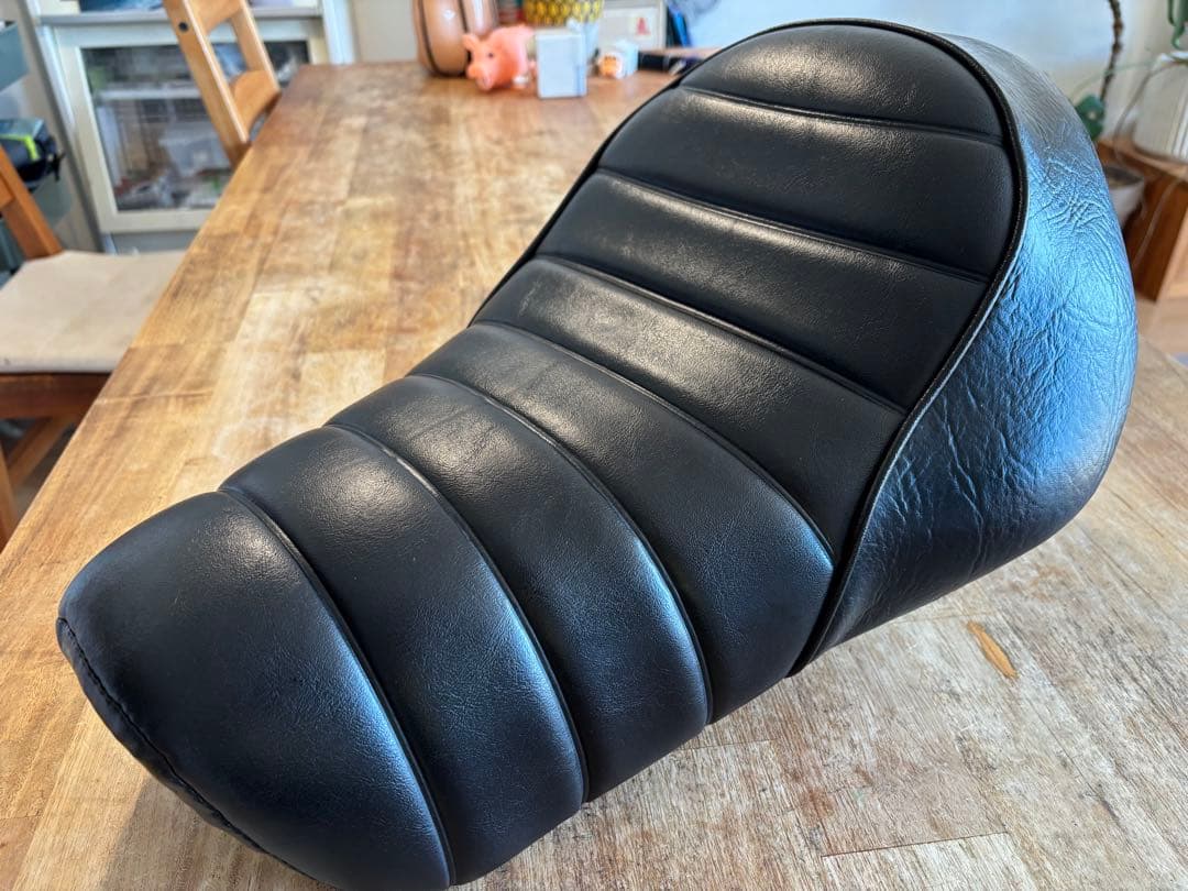 ハーレー　スポーツスター　純正シート XL883N アイアン