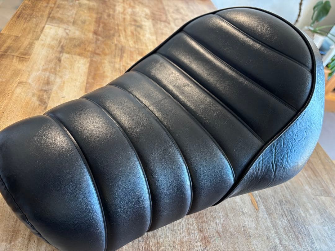 ハーレー　スポーツスター　純正シート XL883N アイアン