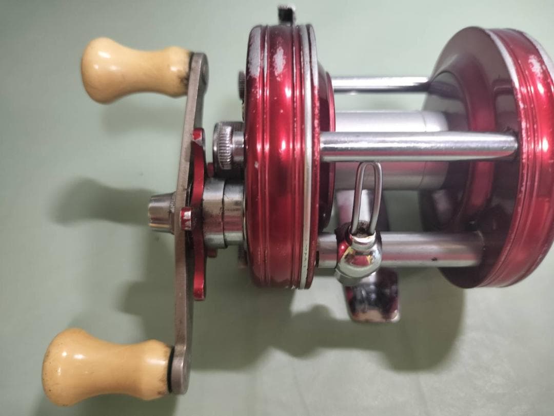 ★アブガルシア　アンバサダー 5０００　ビンテージ　リール レッド