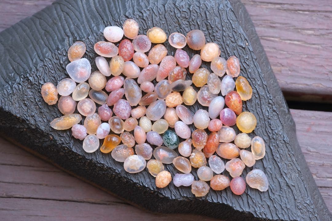 ゴビ石−1400 ゴビ瑪瑙　原石　極小粒　カラーフル