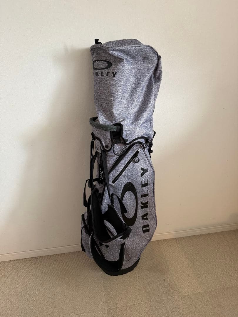 【早い者勝ち】OAKLEY グレー キャディバッグ　スタンド式