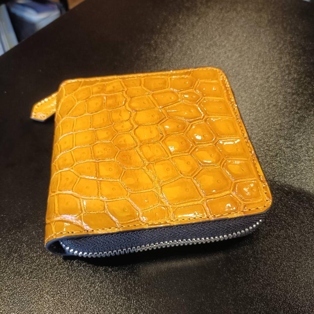 【ほぼ未使用】一枚革クロコダイル（ワニ革）二つ折り財布ラウンドファスナー
