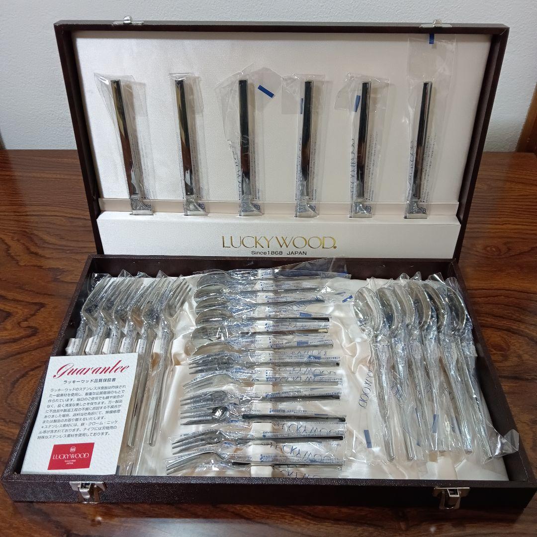 1-16　ラッキーウッド カトラリーセット 18-10 6客 30本