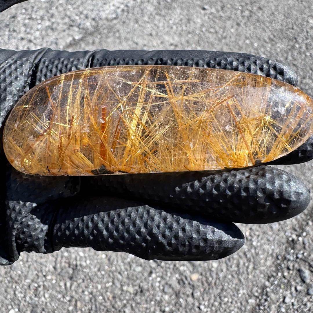 G-178タイチンルチル研磨石　ゴールドルチル放射状原石　天然石119g