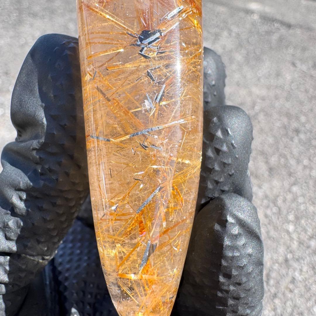 G-178タイチンルチル研磨石　ゴールドルチル放射状原石　天然石119g