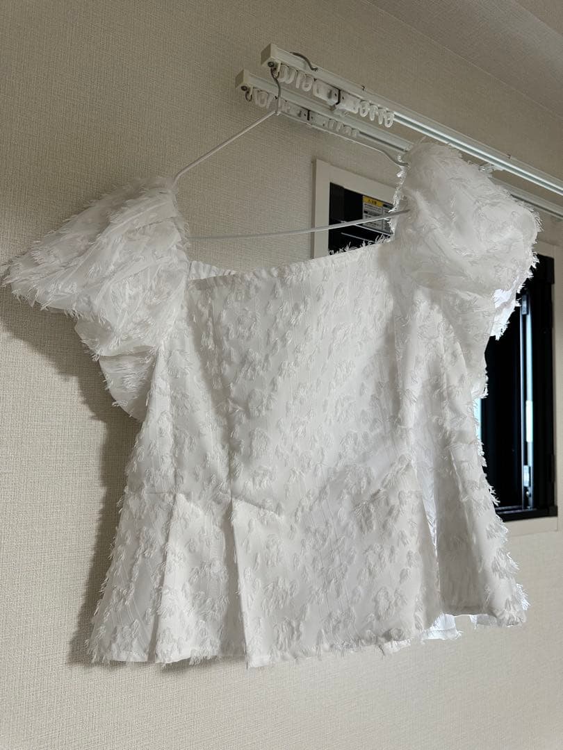 オフショルショートブラウス