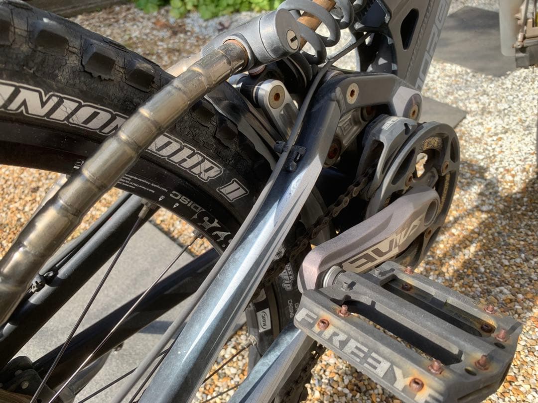 ダウンヒルバイク　自転車　ジャンク品　直接引取り歓迎