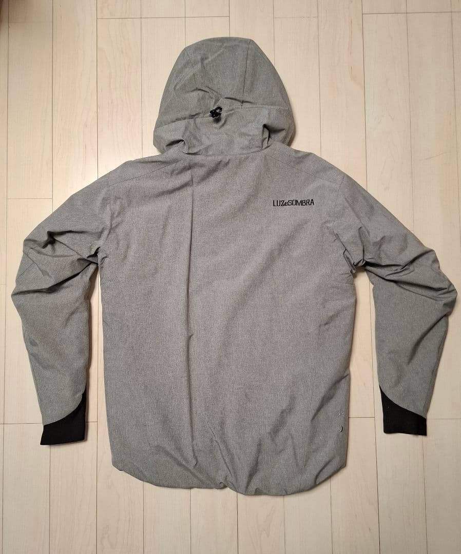 LUZ e SOMBRA フード付きアウター グレー色