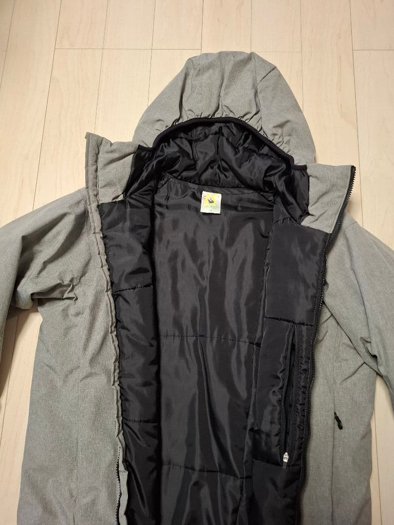 LUZ e SOMBRA フード付きアウター グレー色