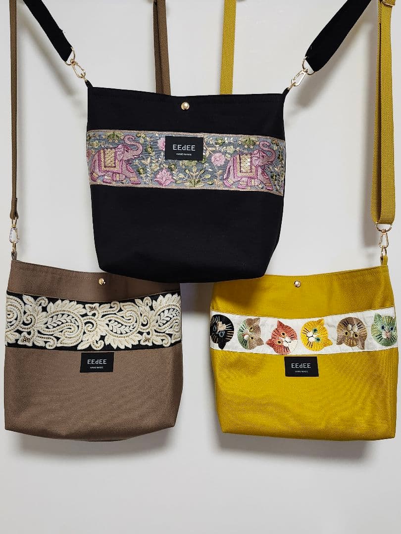 はるかページです(⁠^⁠^⁠)　刺繍ポーチとショルダーバッグセット