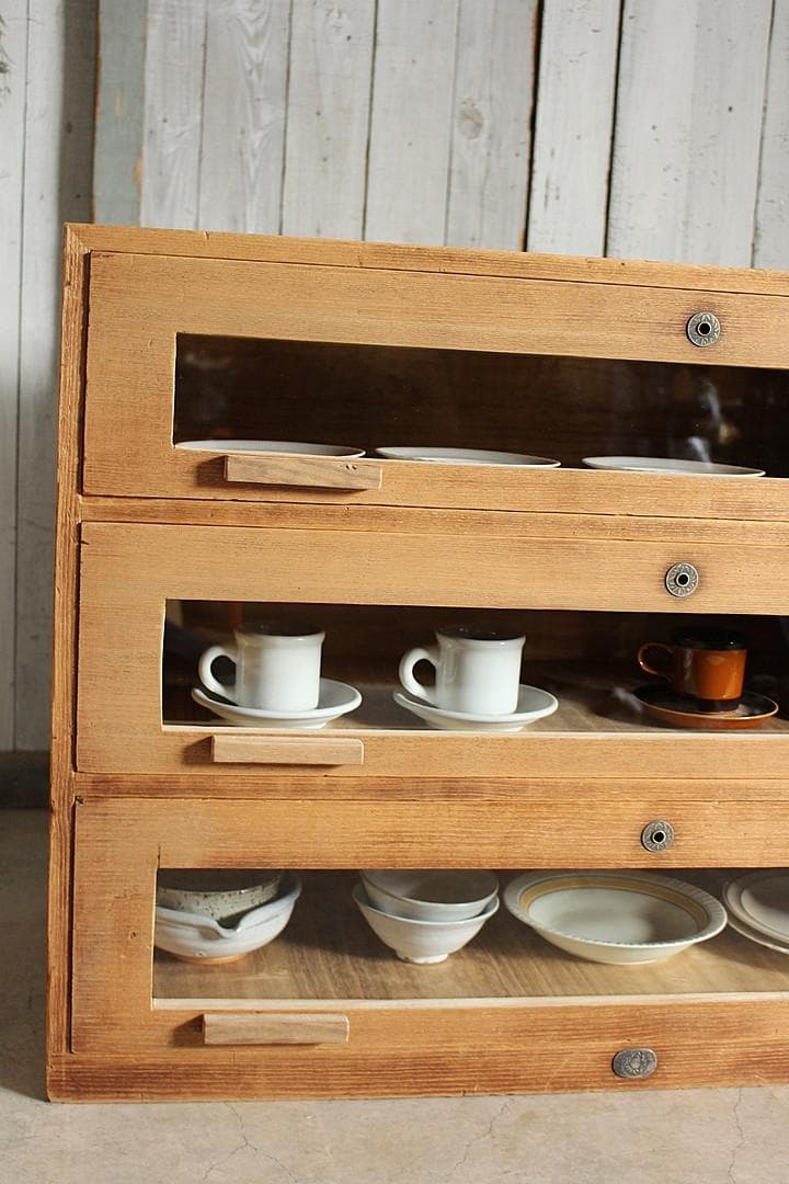 さお　　味のある前面ガラスの引き出し3段