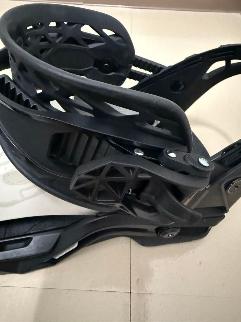 SALOMON district und 23-24モデル　サイズM 補修有