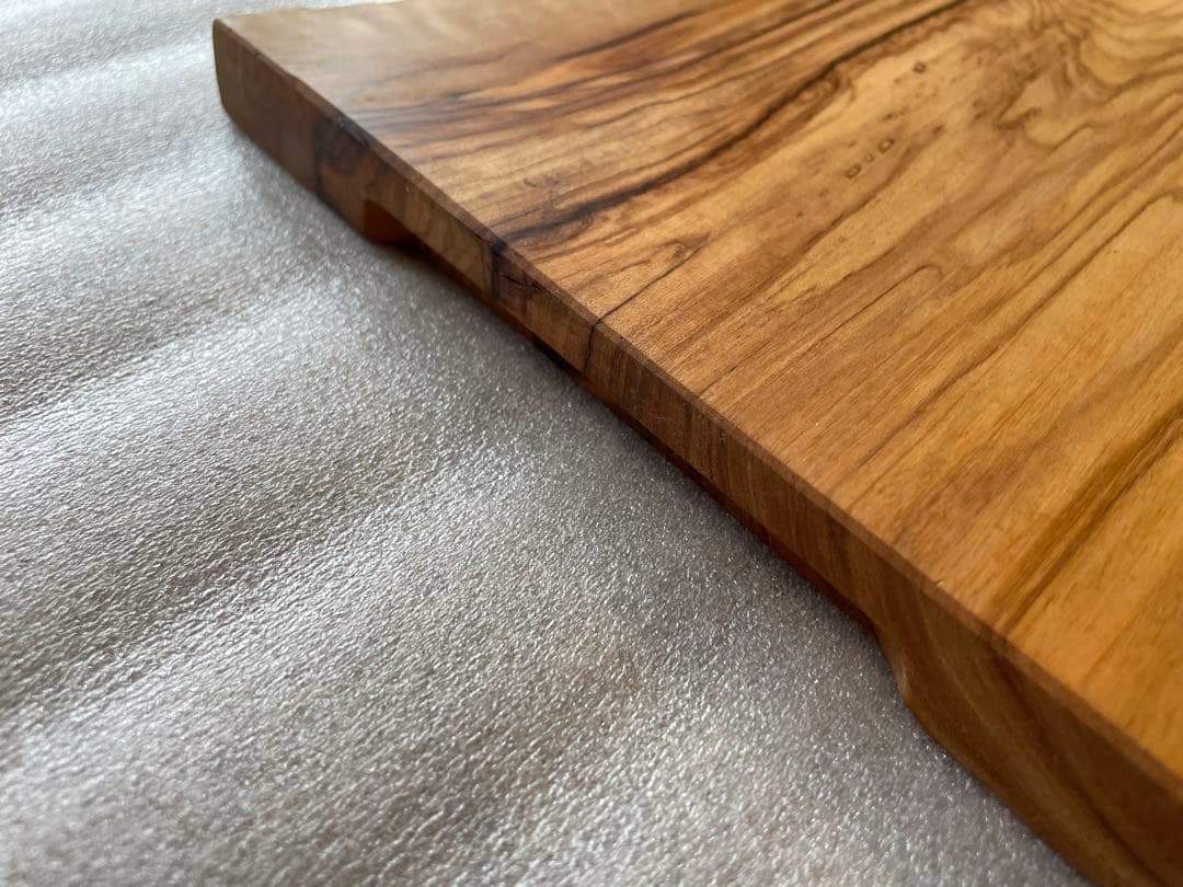 オリーブのカッティングボード