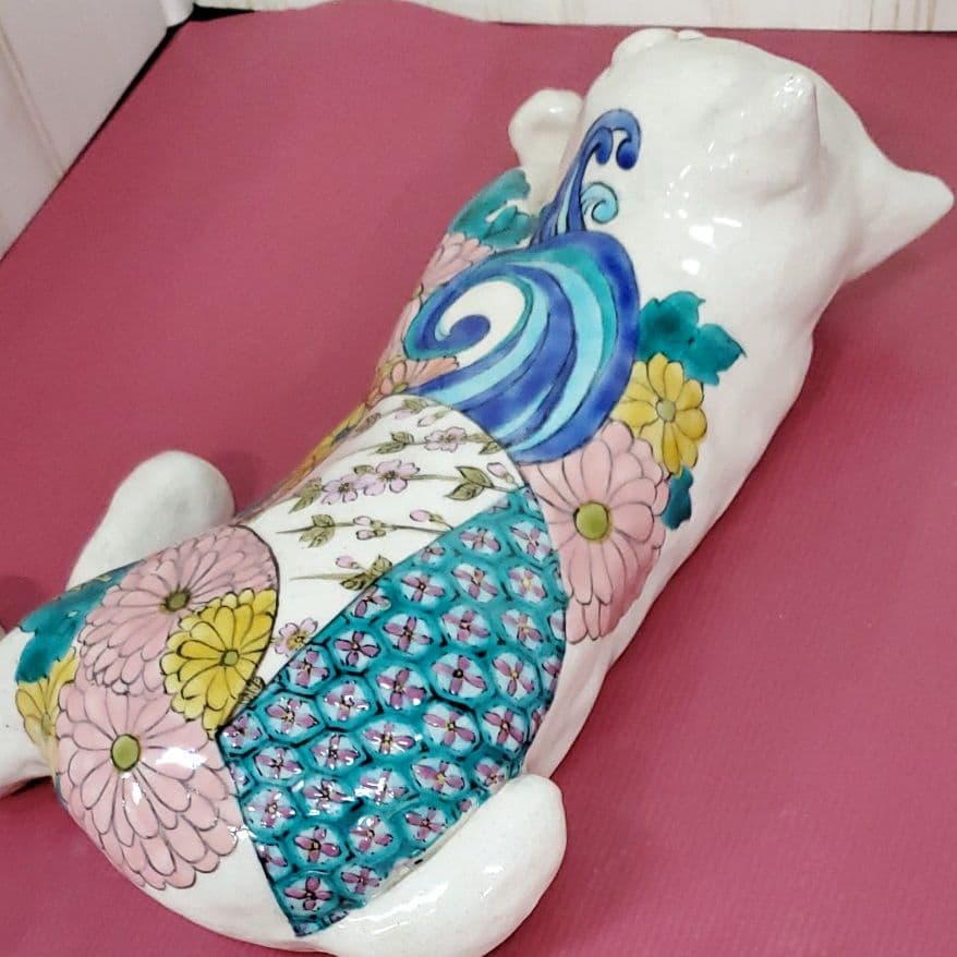 九谷焼 横猫 色絵菊 猫 置物