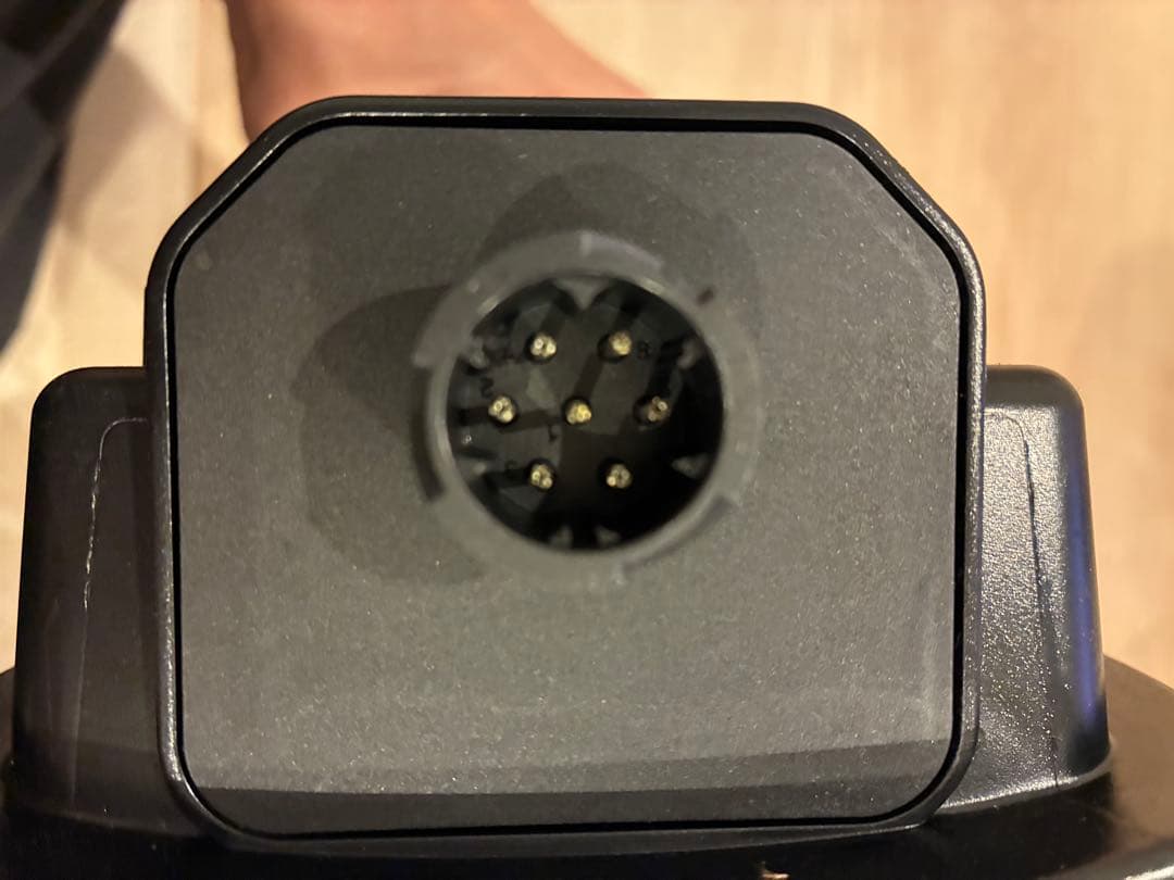 UDトラック　クオン　純正LEDテールランプ　ショートタイプ