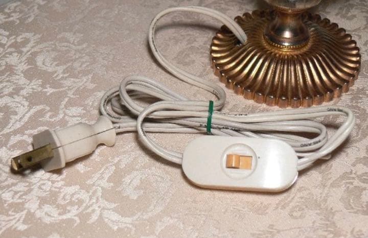 イタリア製 オイルランプ型 スタンドライト 陶器 ミルクガラス 真鍮