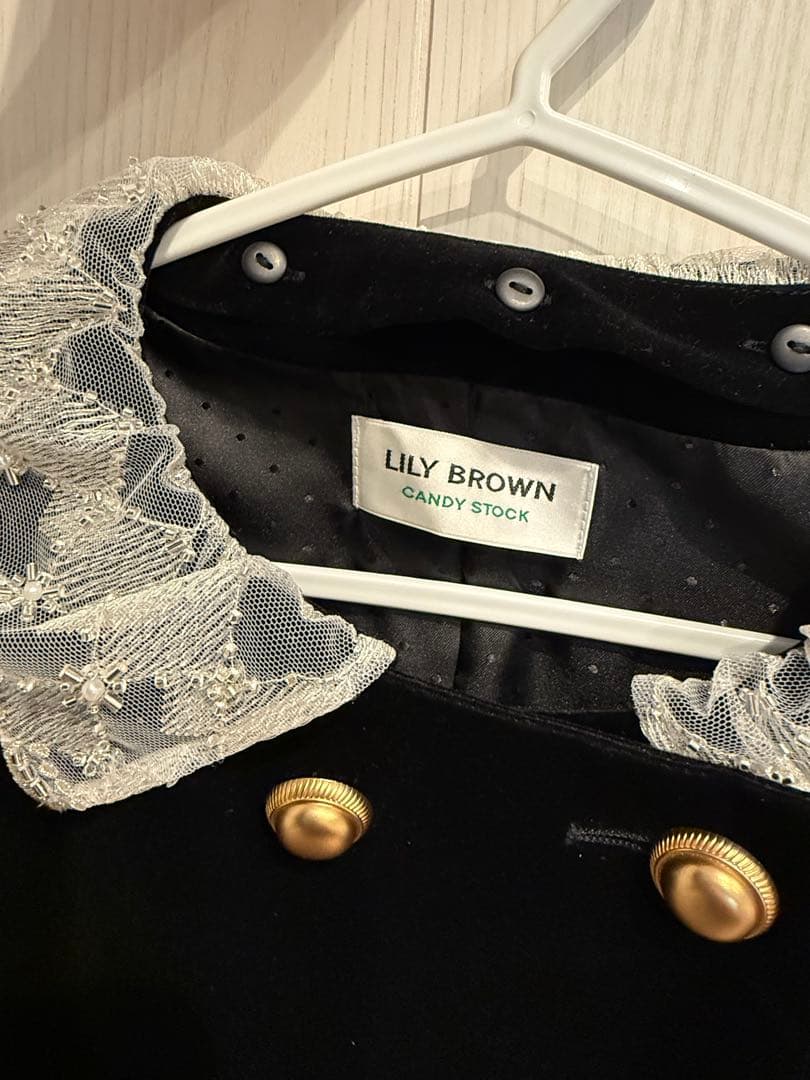 リリーブラウン　スカラップビジューアタッチドジャケット