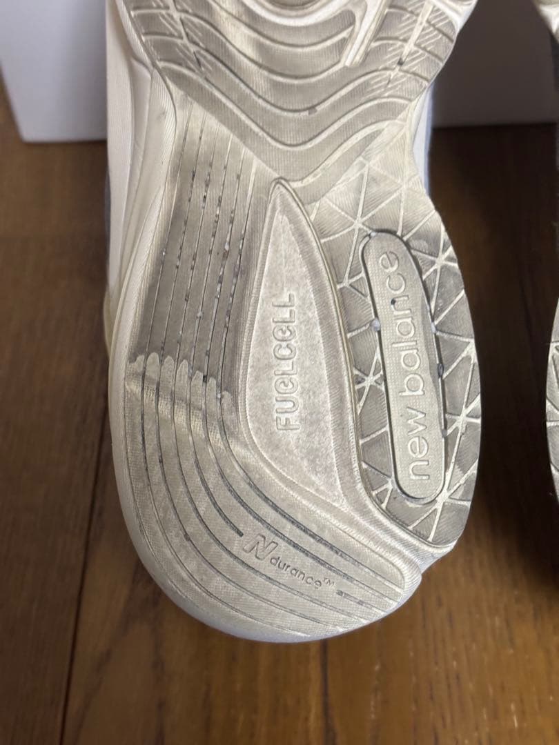 ホワイトKITH × NewBalance 990V6 \"'Sanddrift\"