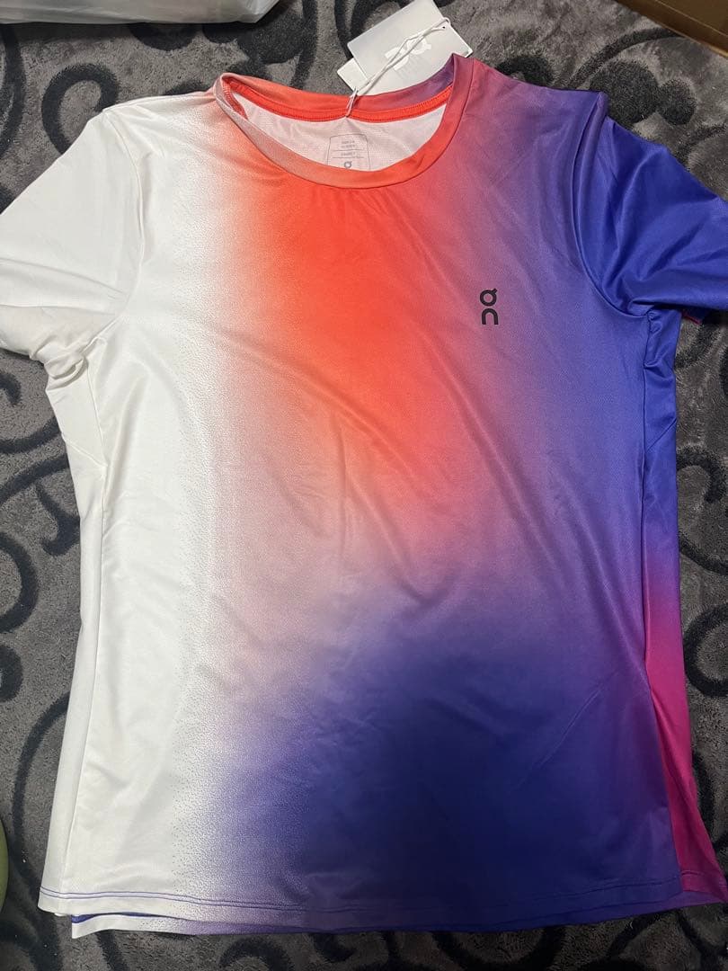 On グラデーション 半袖Tシャツ