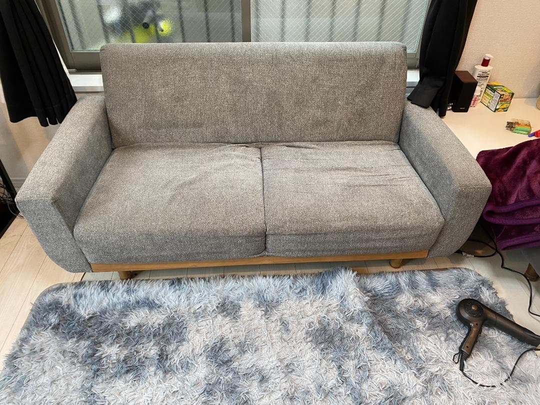 グレー 2人掛けソファ モダンデザイン