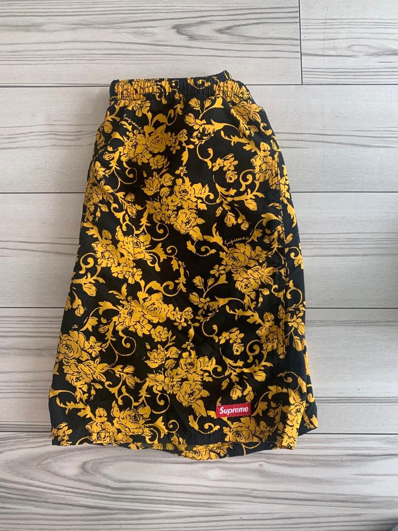 ウェア supreme nylon water short black floral S