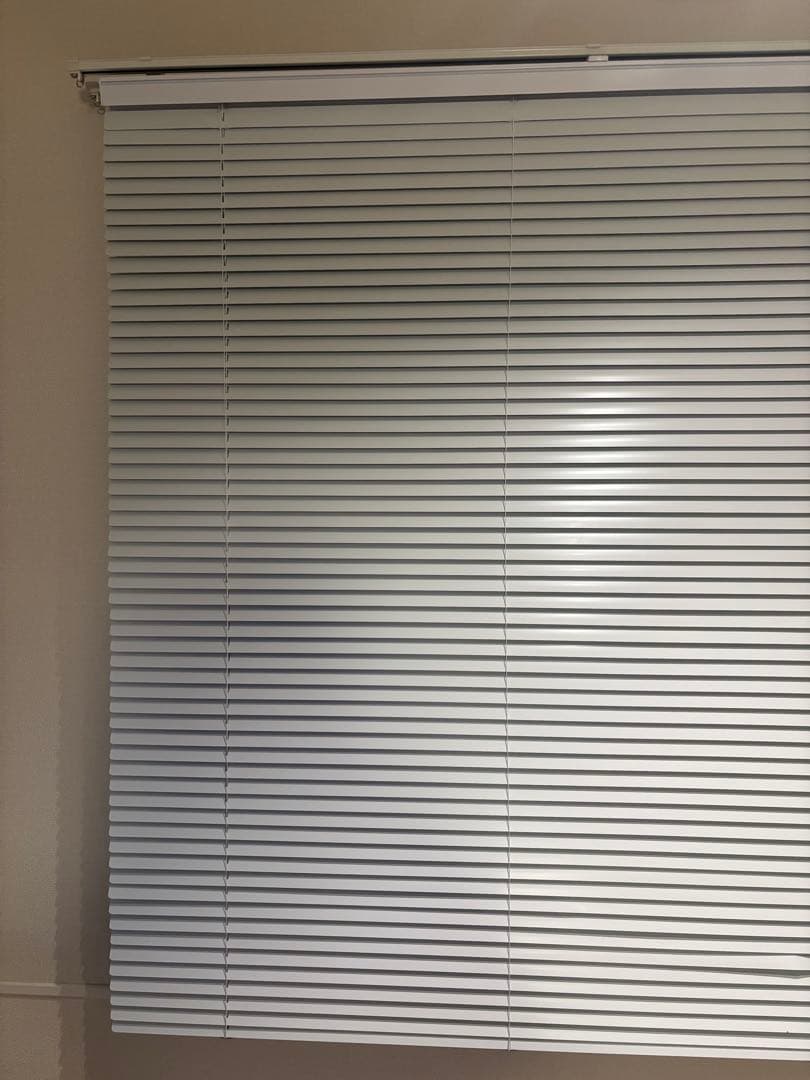 アルミブラインド 右操作 オフホワイト 55x200