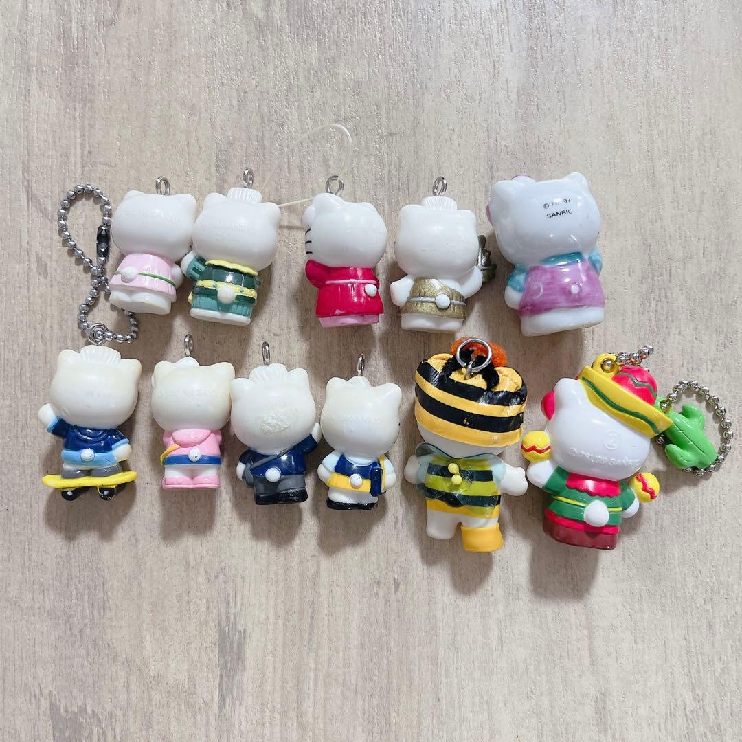 ハローキティ　ストラップ　キーホルダー　コレクターズマスコット　23個まとめ売り