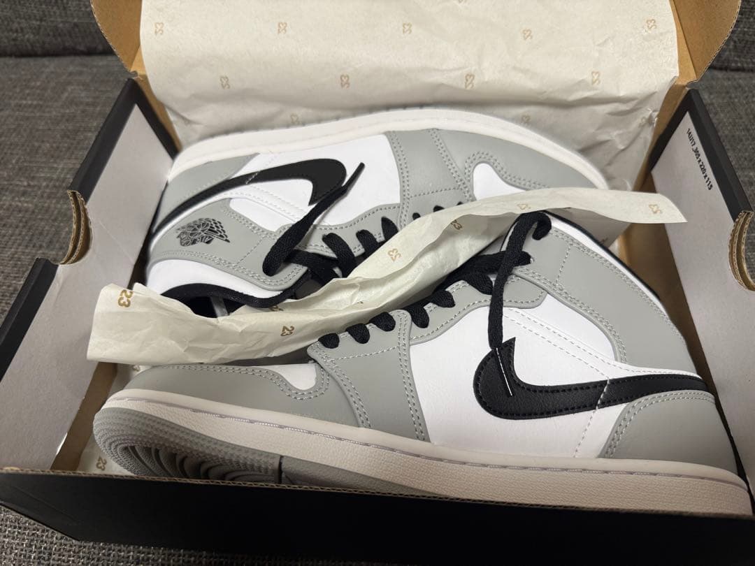AIR JORDAN 1 MID グレー