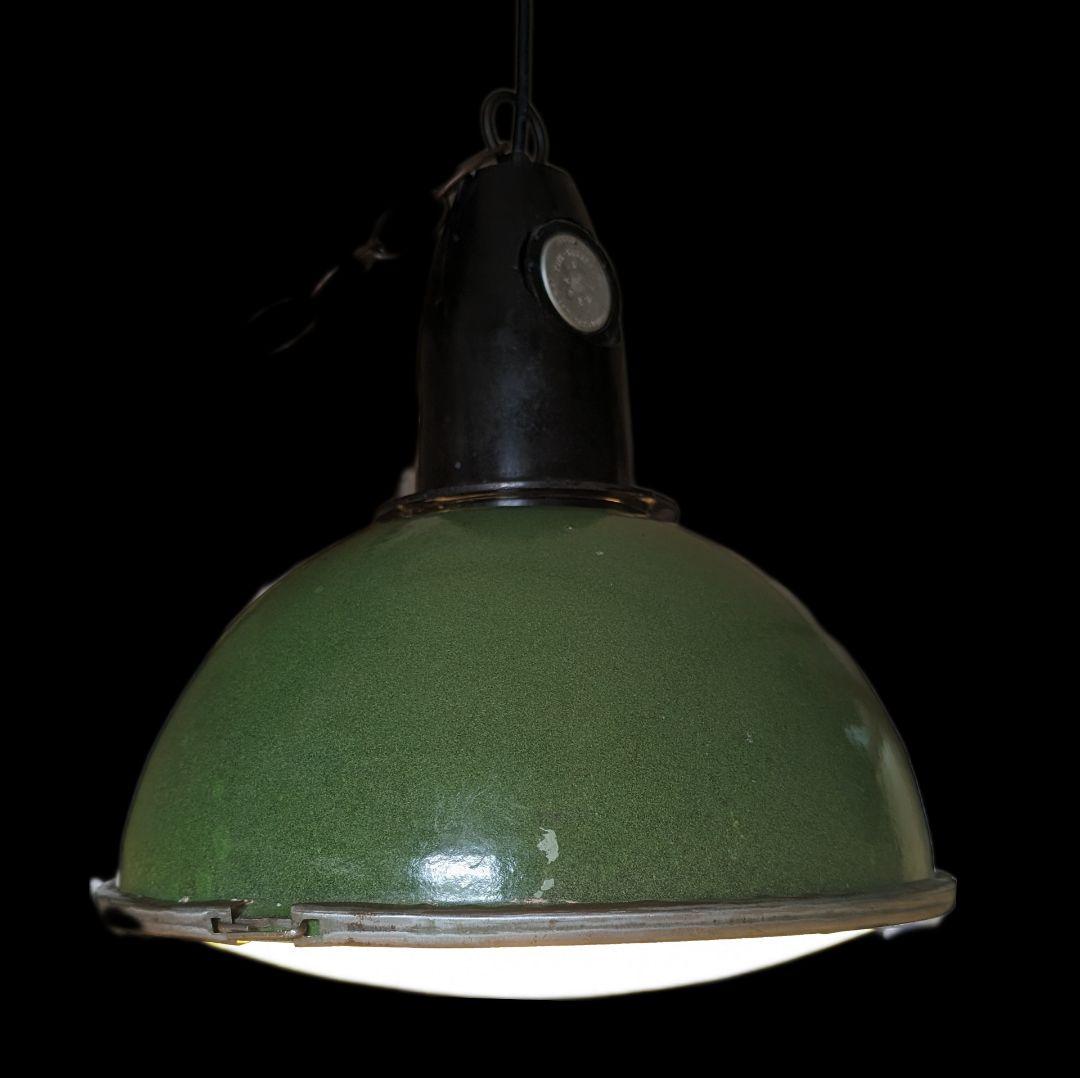 希少　ソビエト時代の雰囲気漂う、グリーンエナメル＆ガラスドームのペンダントライト