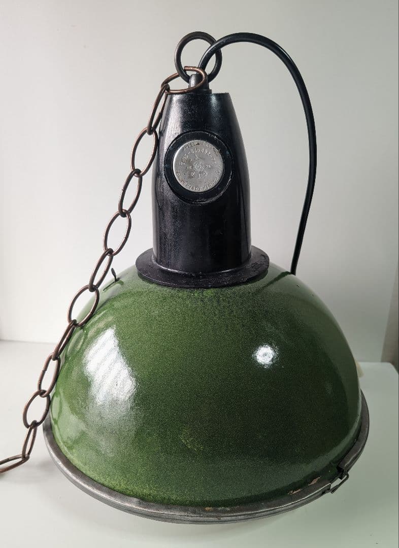 希少　ソビエト時代の雰囲気漂う、グリーンエナメル＆ガラスドームのペンダントライト