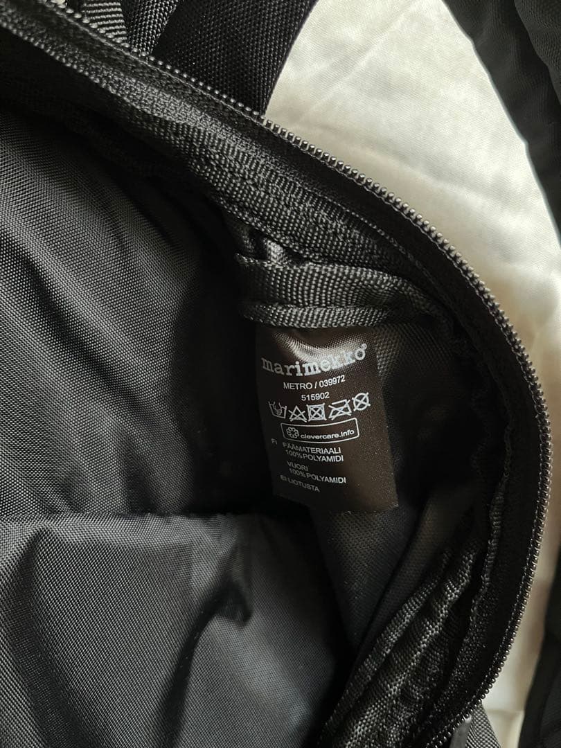 【美品】marimekko Metro バックパック ブラック
