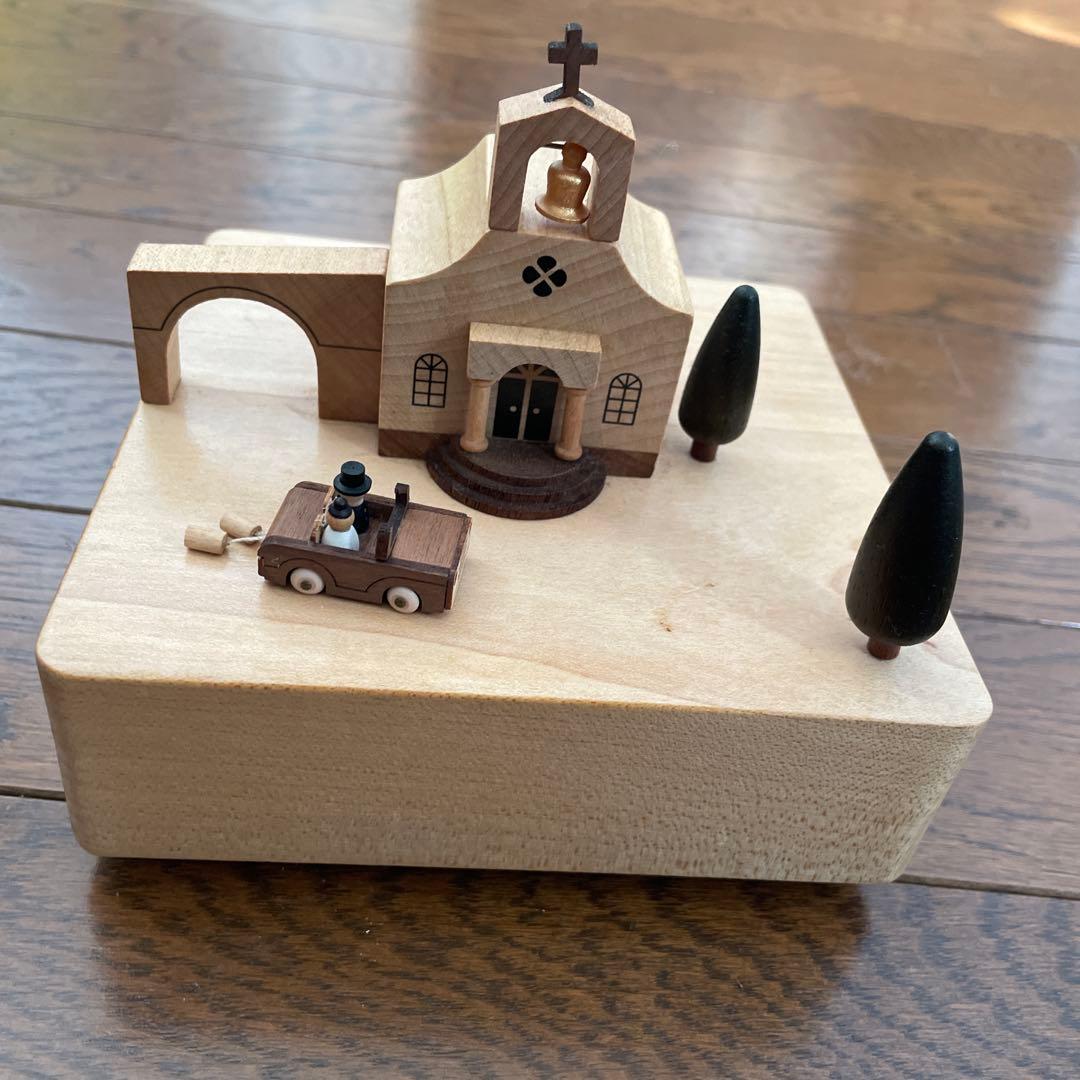 木製教会オルゴール ミニチュア車付き