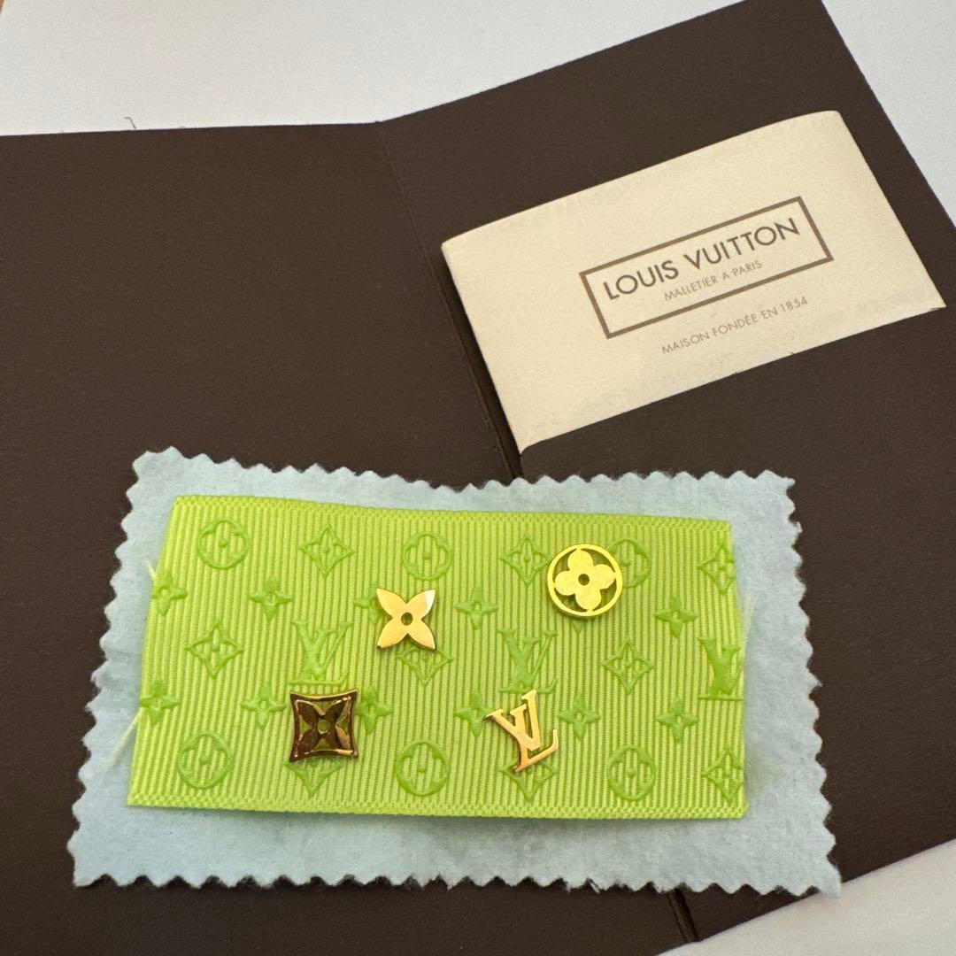 Louis Vuitton ロゴモチーフピアス4個セット！ノベルティ！新品