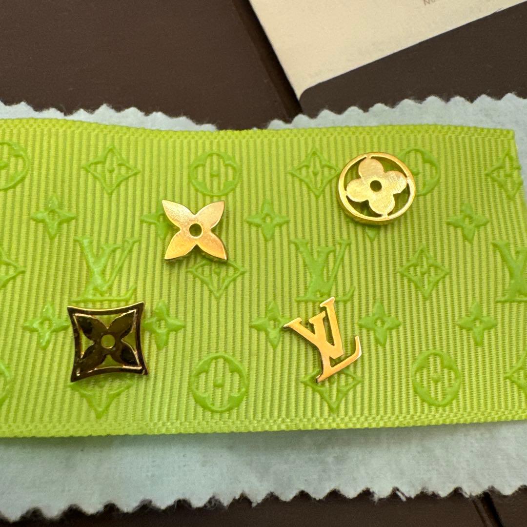 Louis Vuitton ロゴモチーフピアス4個セット！ノベルティ！新品