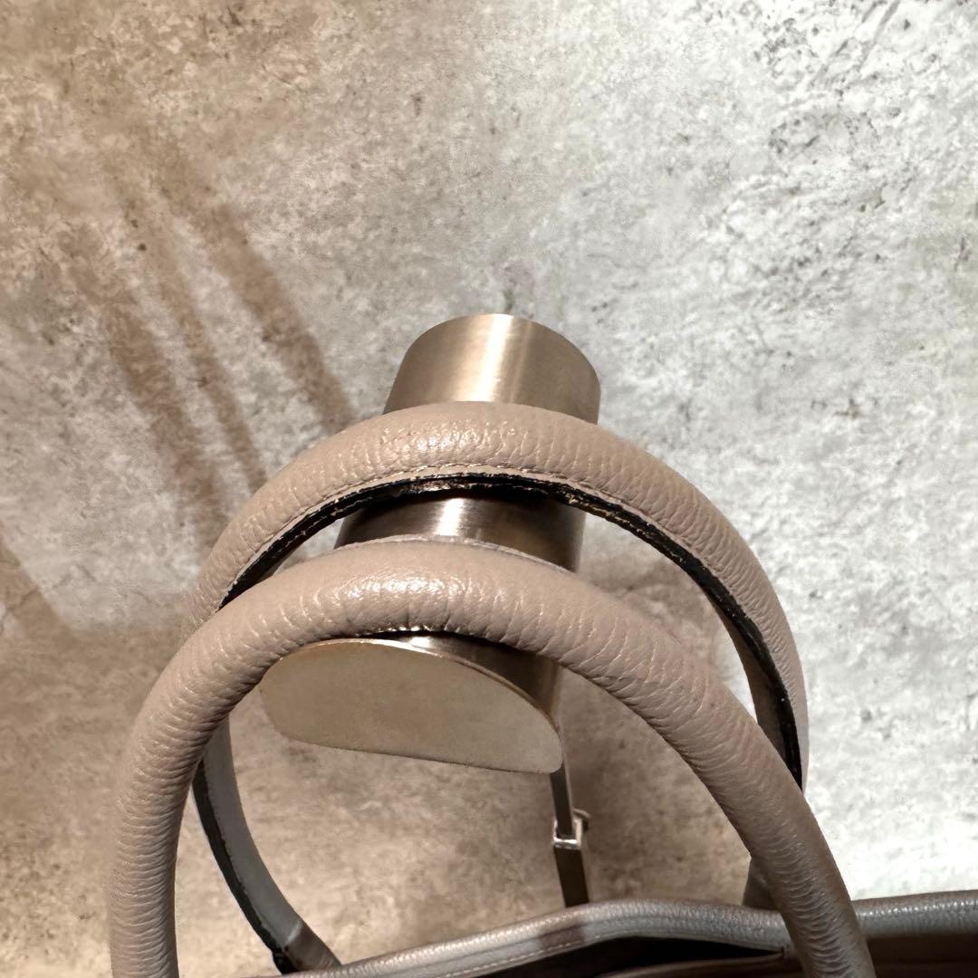 極美品 hinn ヒン トートバッグ シボ革 レザー グレー 大容量 A4○