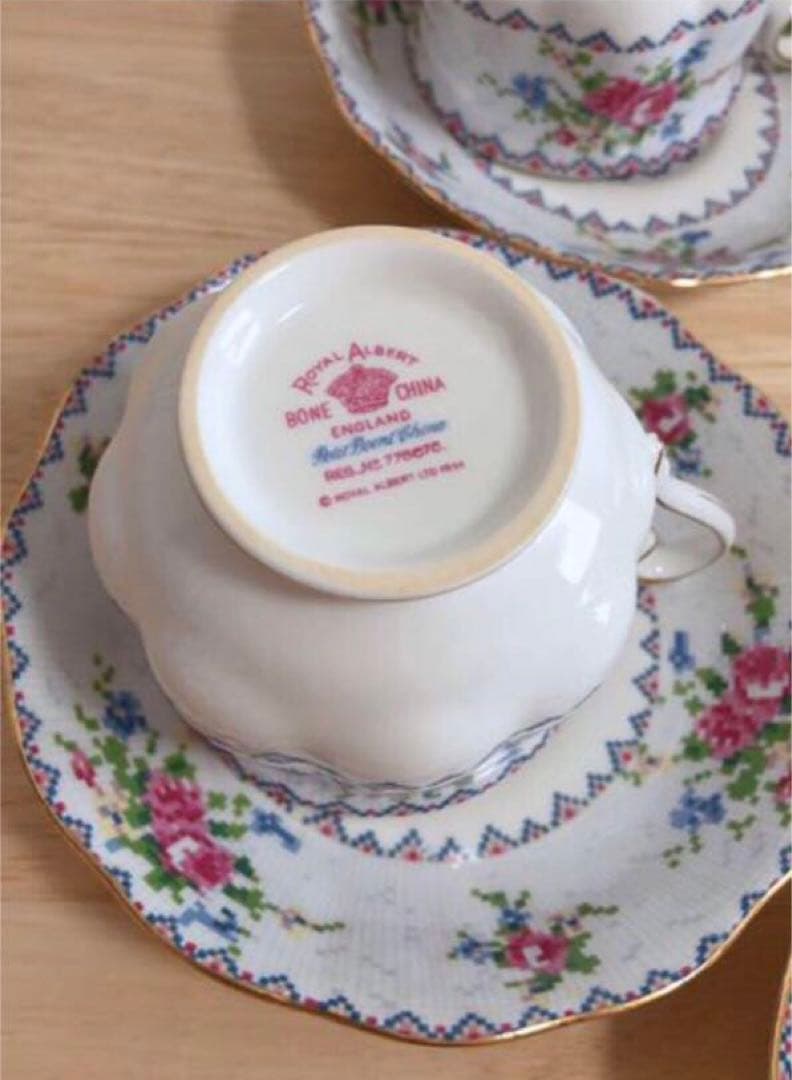 ロイヤルアルバートプチポワン食器セット