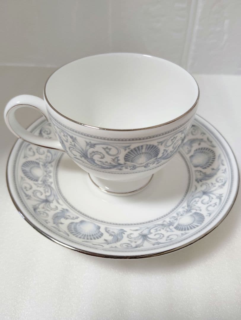 ウェッジウッド　ドルフィンホワイト　希少　ティーポットとカップ＆ソーサー　1客