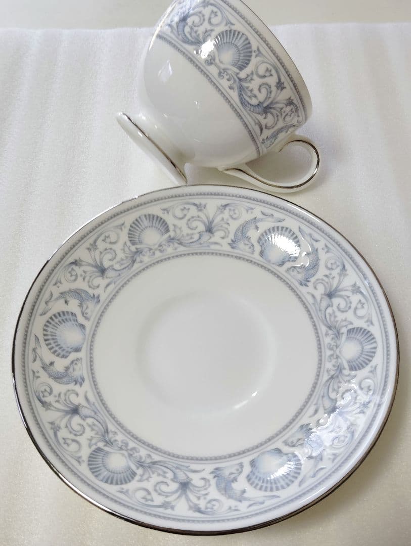 ウェッジウッド　ドルフィンホワイト　希少　ティーポットとカップ＆ソーサー　1客